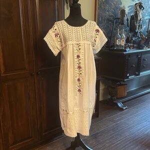 Vintage OSFM Cotton Embroidered White Dress with Purple Floral Accents GVC